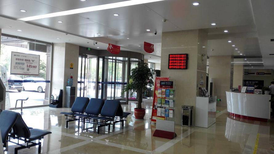 银行迎来巨变？工行、建行，2600家网点停止营业，透露啥信号