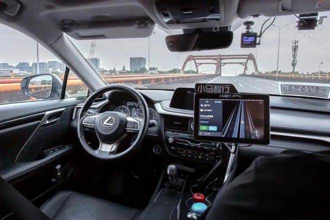 小马智行、文远知行，谁是Robotaxi第一股？