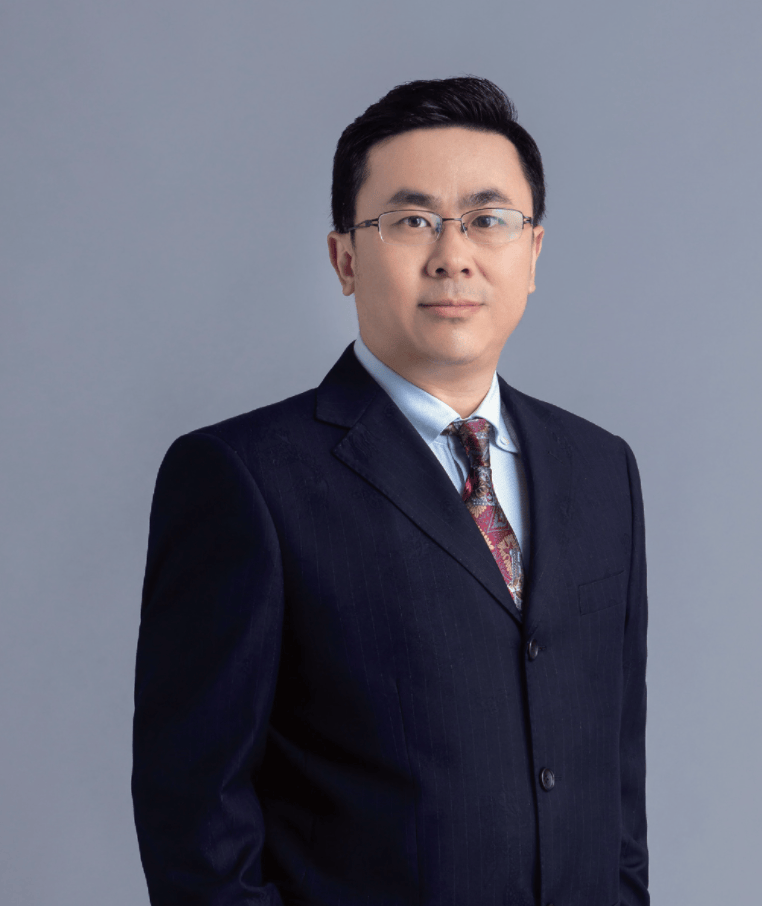 巢乃鹏已任深圳大学副校长，曾执教于南京大学