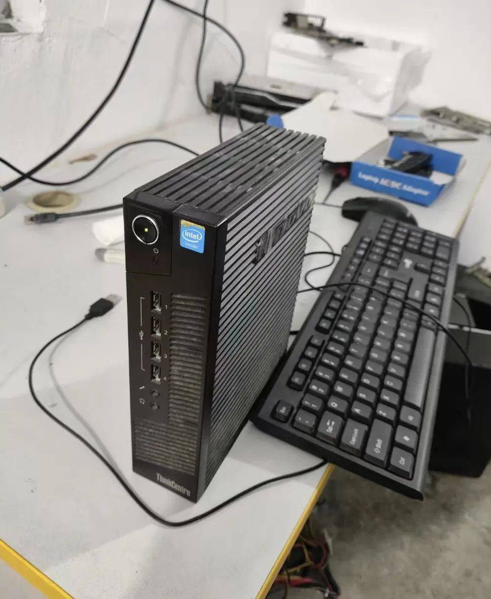 大量证券公司的小主机流入闲鱼，二手49元，背面接口一大堆