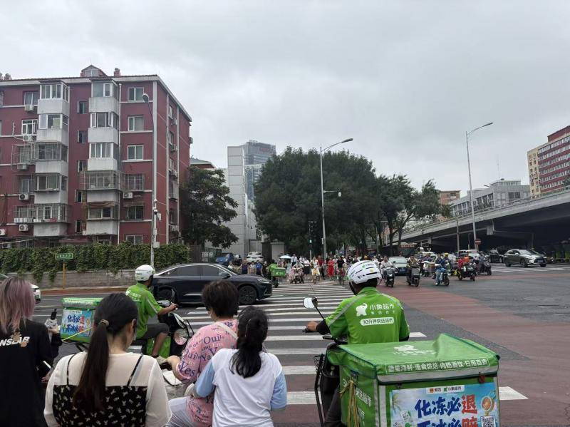 半两财经｜下月起外卖员、快递员要多交税？专家：不会